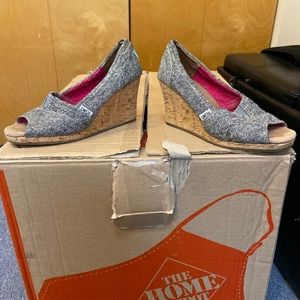 Toms open toe wedge size 7.5